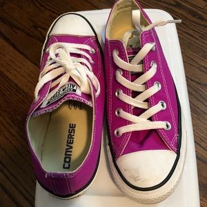 CONVERSE chuck taylor shoes sz 6 Wmn